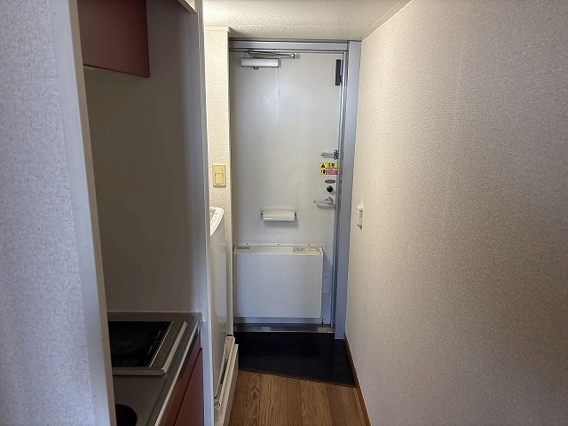 レオパレスアゼリア 玄関