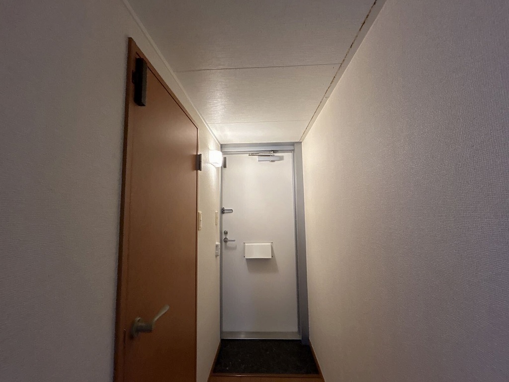 レオパレスシャルム 玄関