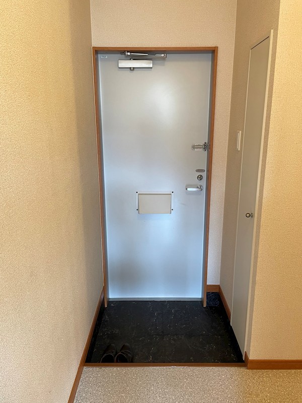 レオパレスウィンⅡ 玄関