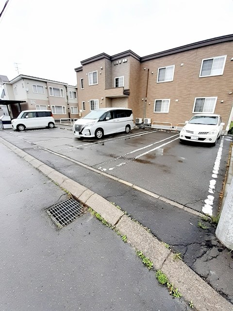 アルドール 駐車場