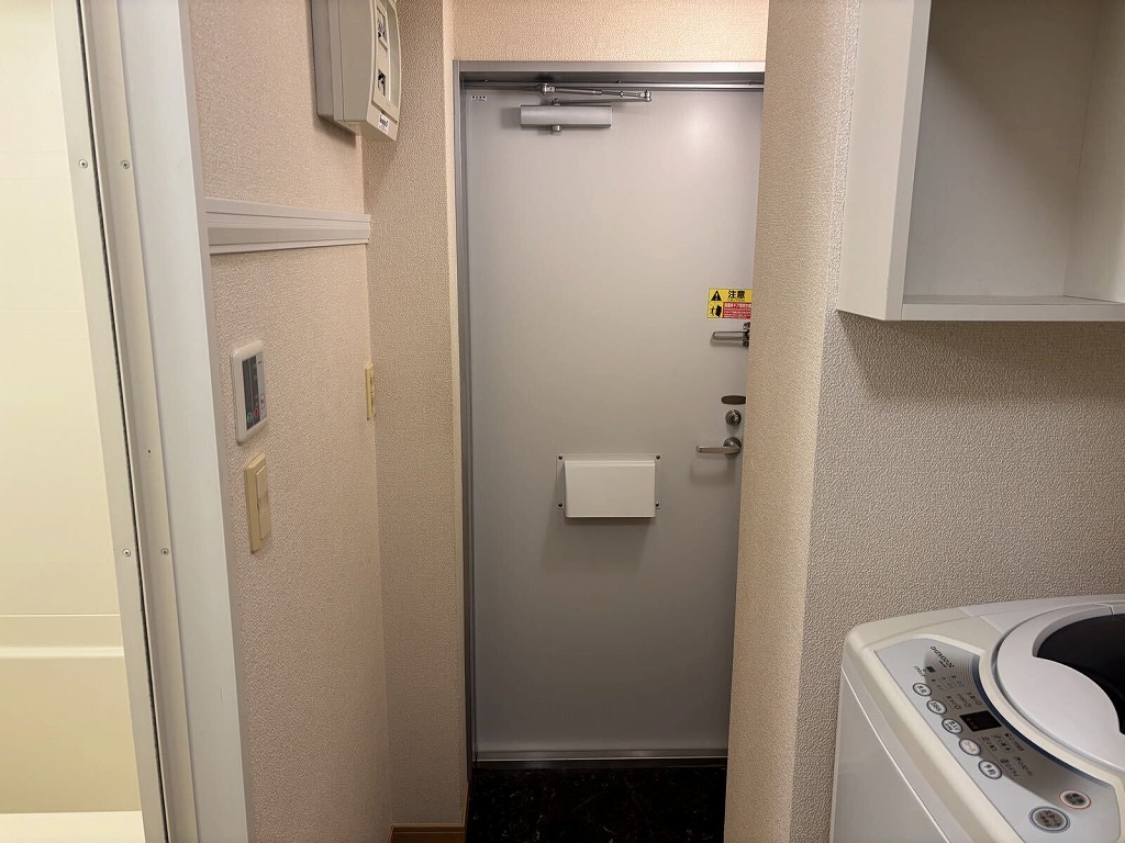 レオパレスボヌール 玄関