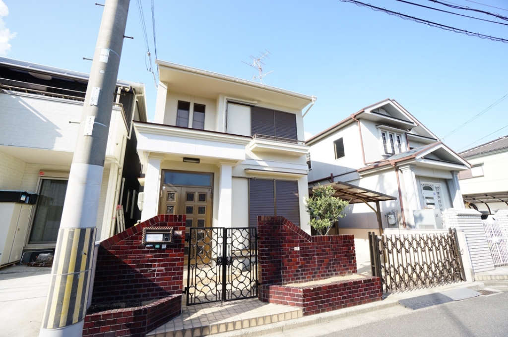 芝生町四丁目賃貸一戸建て 外観