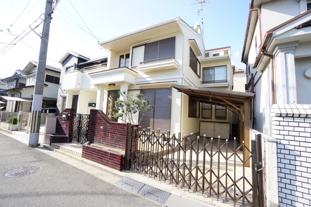 芝生町四丁目賃貸一戸建て 外観