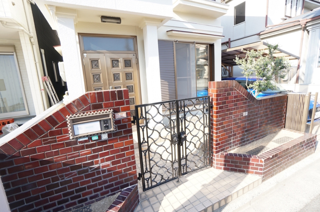 芝生町四丁目賃貸一戸建て 外観