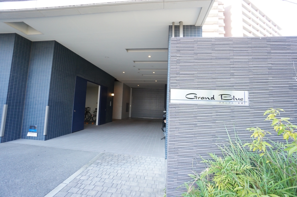 グランブルー高槻 外観
