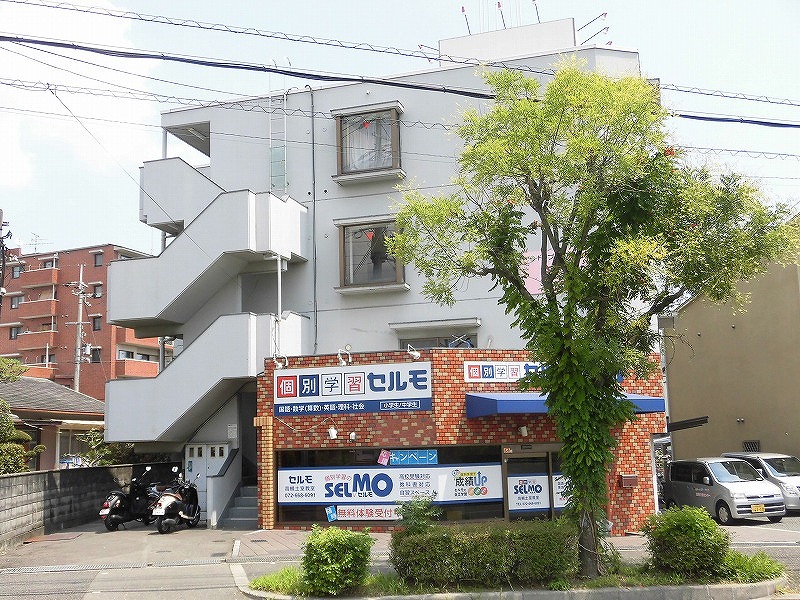 ブルーマーク高槻 外観