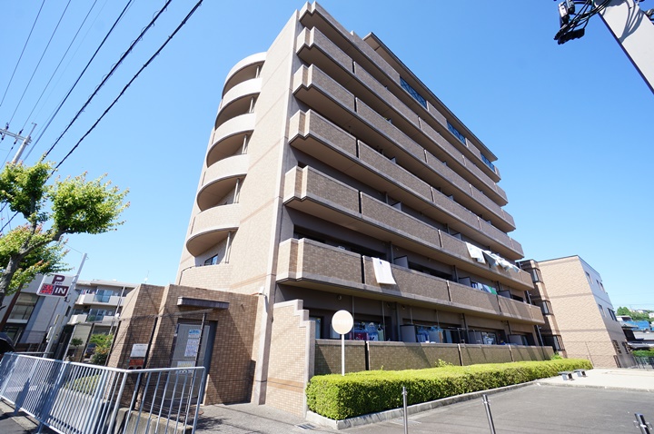 アルフォルス・エム 外観