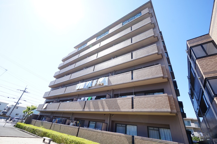 アルフォルス・エム 外観