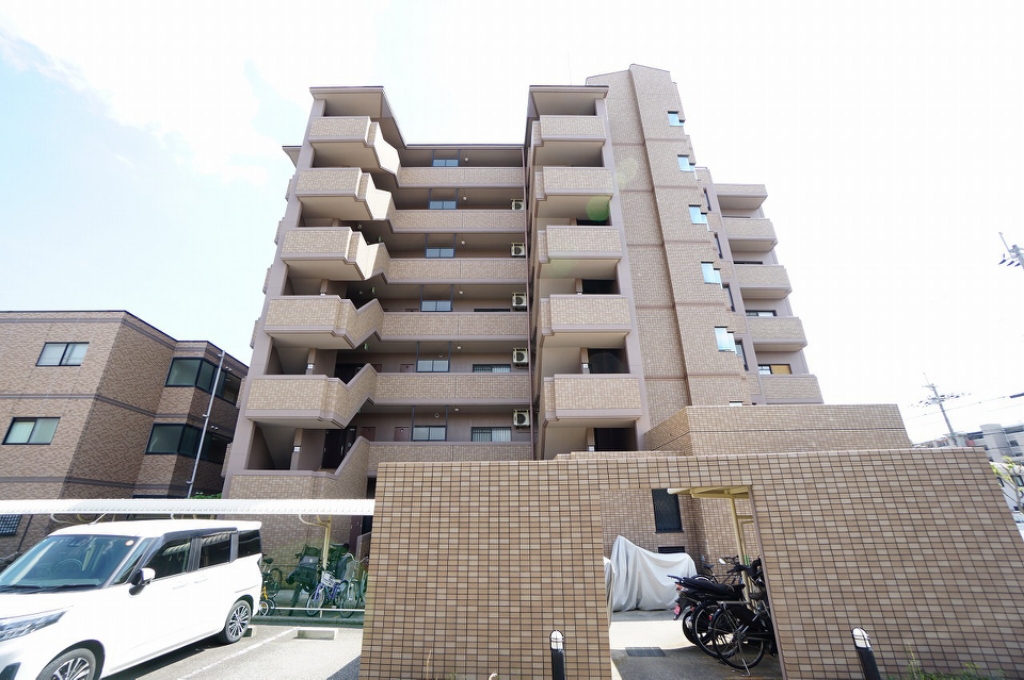 アルフォルス・エム 外観