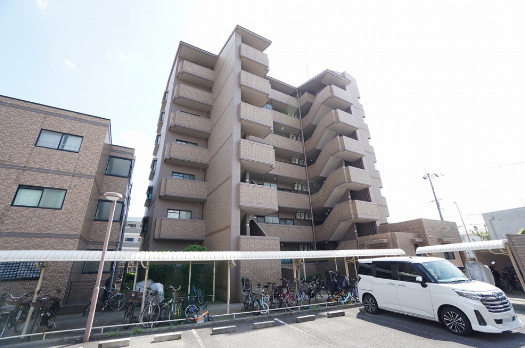アルフォルス・エム 外観