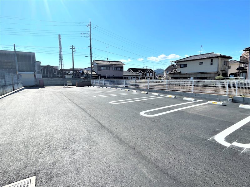 Sunny Court 駐車場
