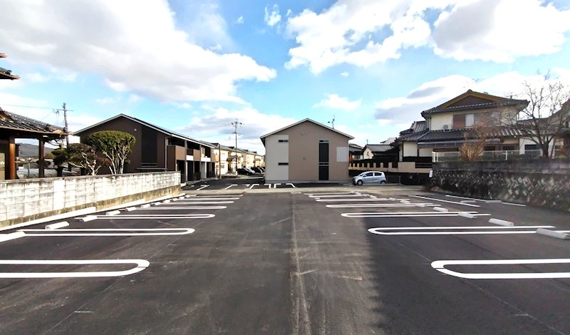 ファミーリエ　A 駐車場