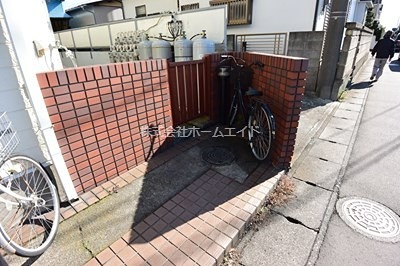 ハックベリーハウス4（旧名称ハイム眞平塚） エントランス