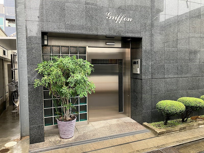 グリフォン エントランス
