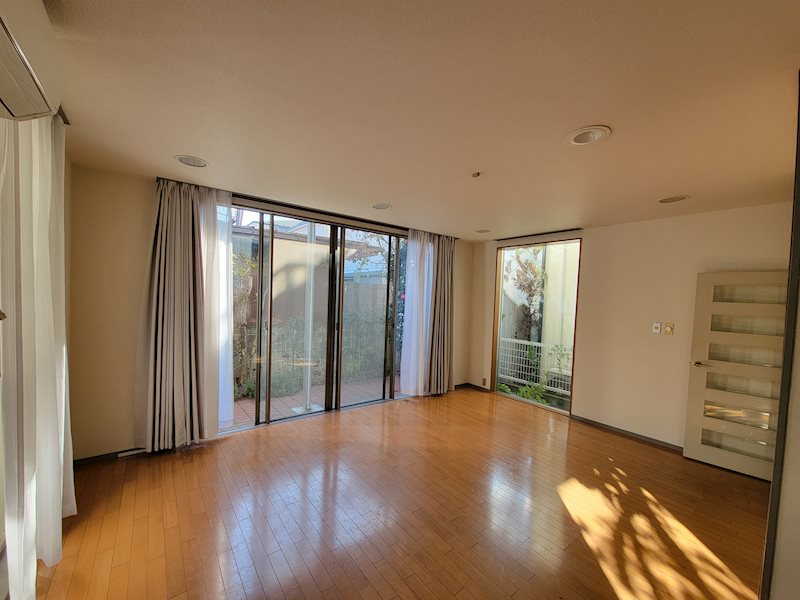 東玉川2丁目貸戸建 リビング