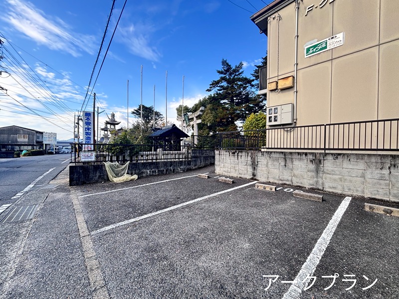 Fクレッシェント 駐車場
