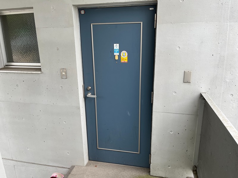 Sビル 玄関