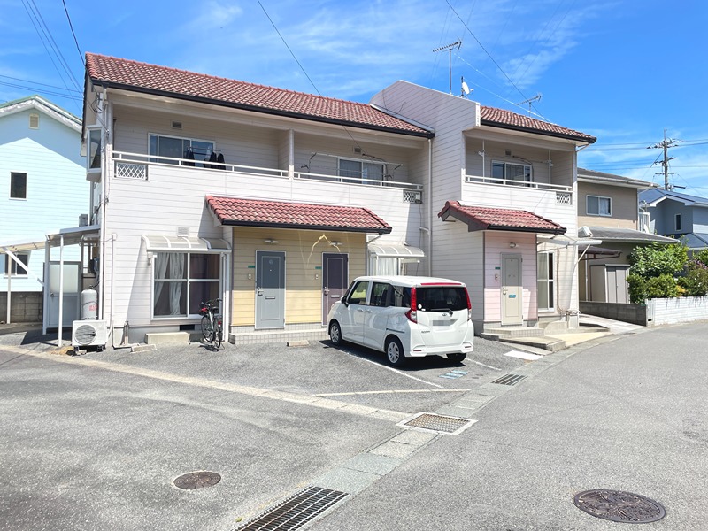 コーポトミ 駐車場