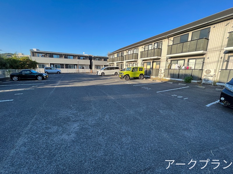 コンセール三笠 駐車場