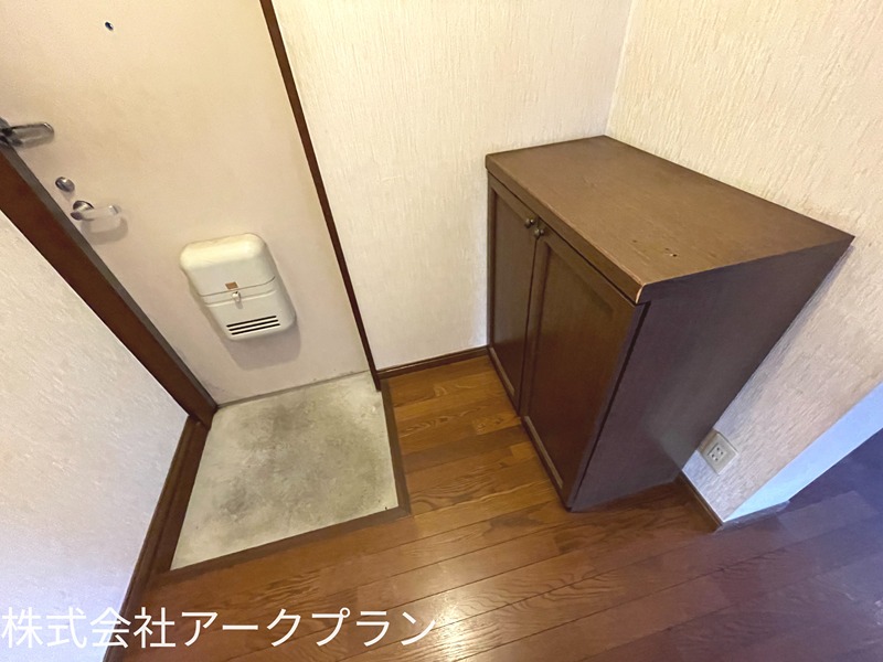 レジデンスサンマネ 玄関