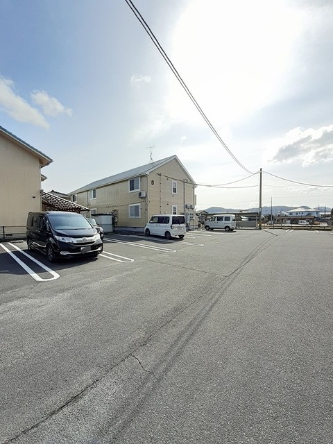 フレーズアンソレイエＣ棟 駐車場