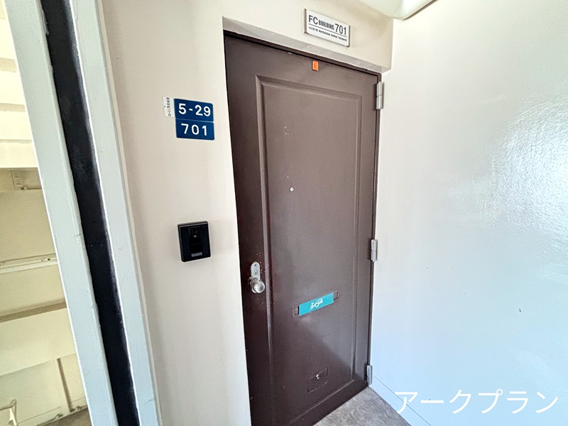 FCビル 玄関