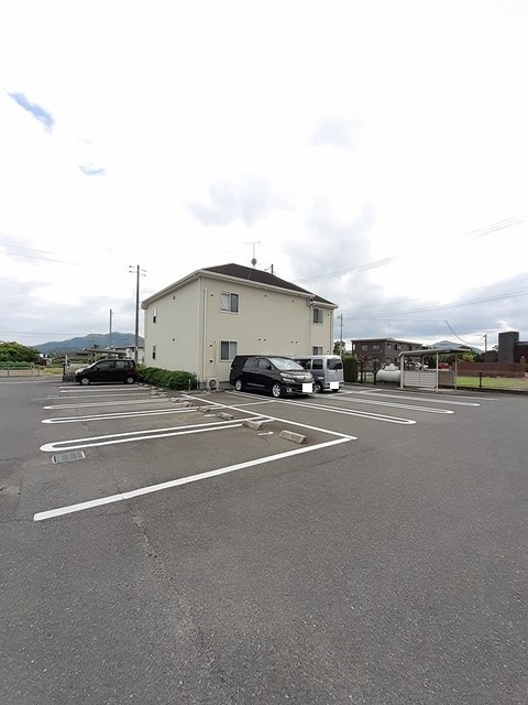 エル・セレッソＢ 駐車場