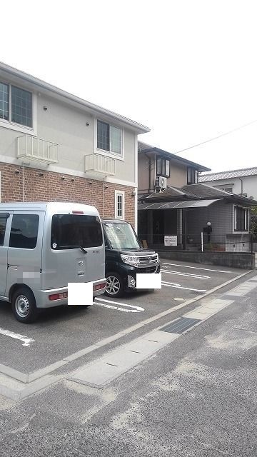 ブライト　ローレル 駐車場