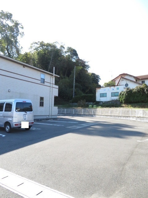 ブリーゼⅡ 駐車場
