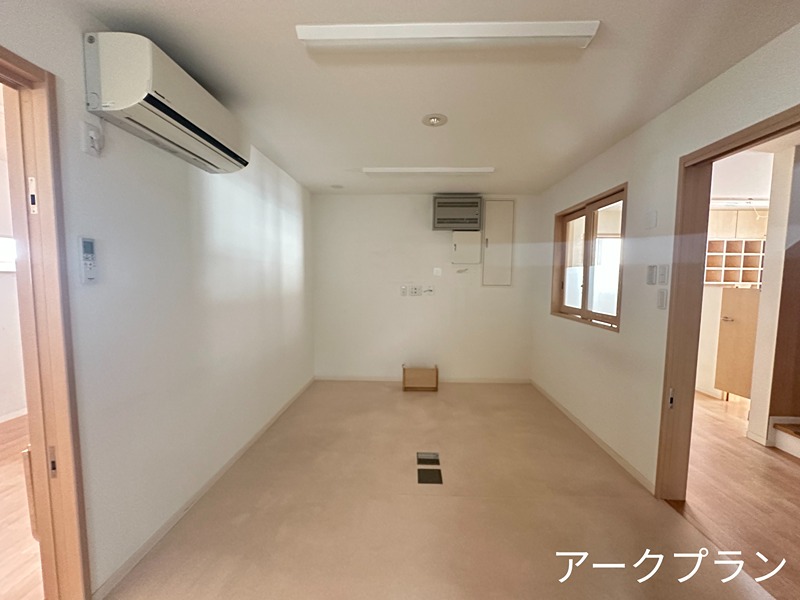 今津町テナント ロビー
