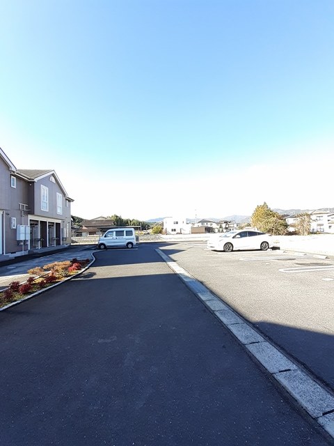 ハートフルハイツＢ 駐車場