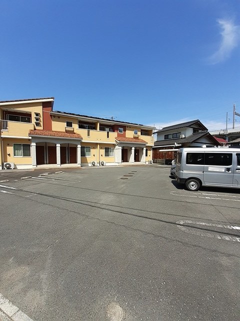 シャイニング　バレー 駐車場