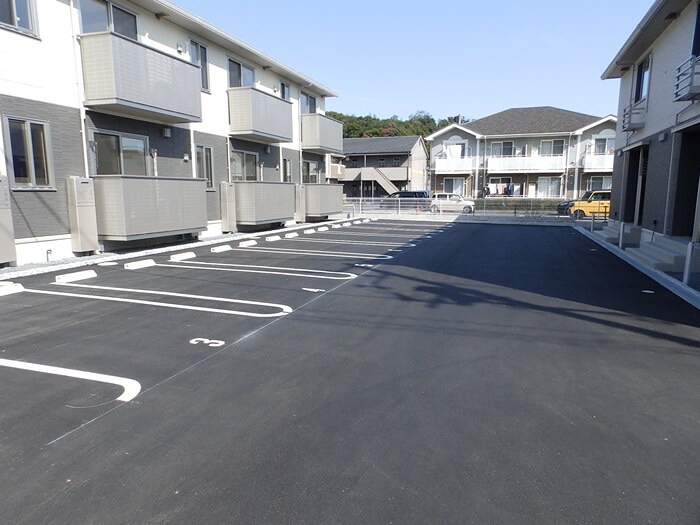 D-room M C棟 駐車場