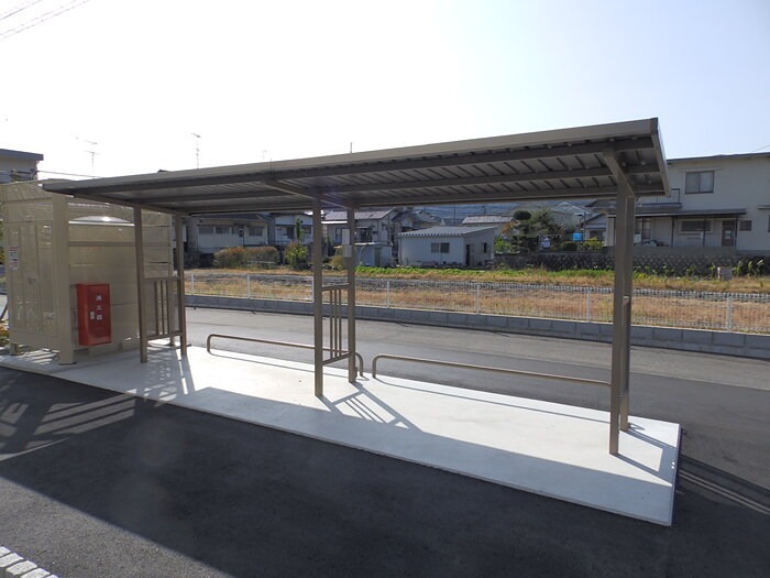 D-room M C棟 駐車場
