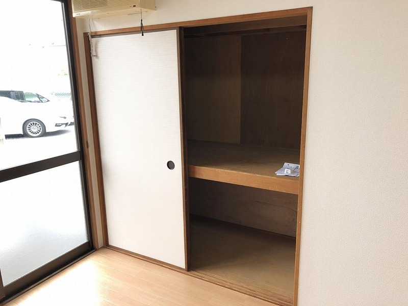 ロイヤルシャルム尾津 収納