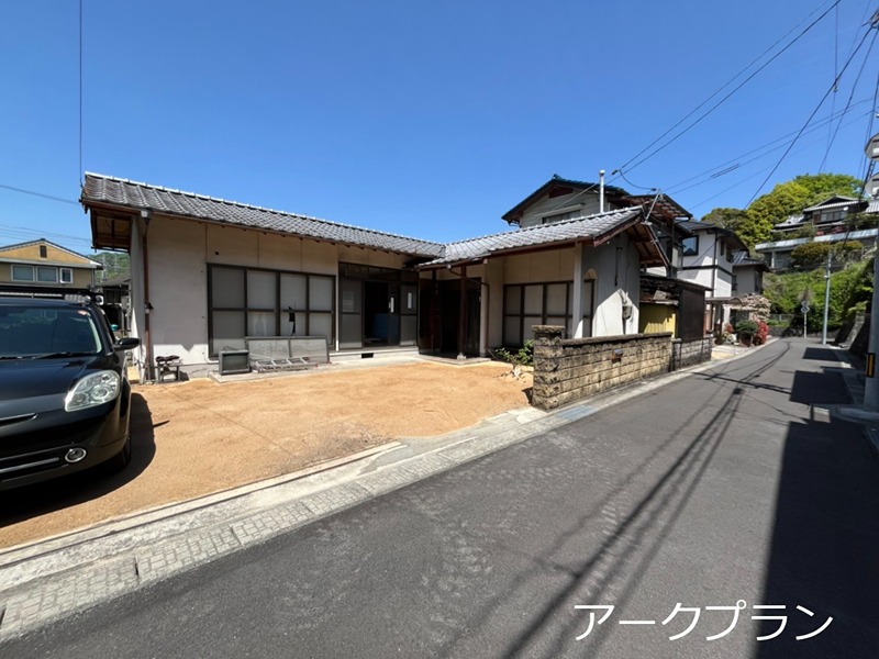室の木町貸家 駐車場