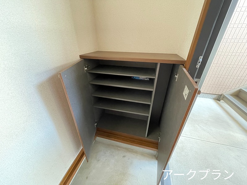アミスＢ 玄関