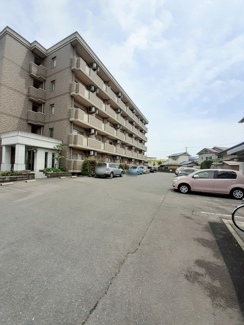 ル・レーヴ 駐車場