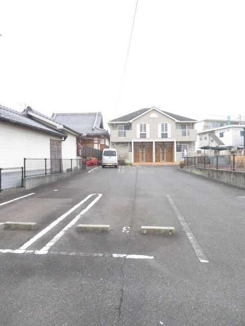ル　シェル　ヴィラージュ 駐車場
