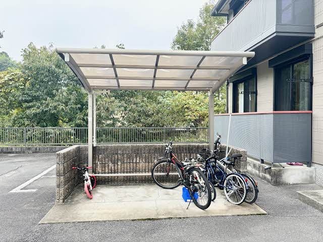 ユウワ 駐車場