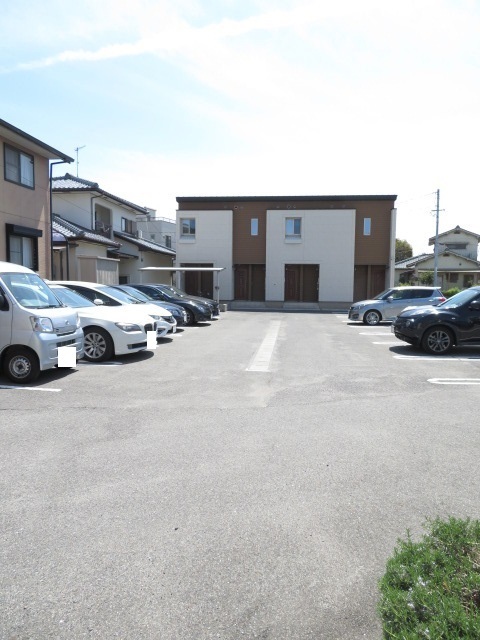 Ｎａｇｏｍｉ　Ⅲ 駐車場