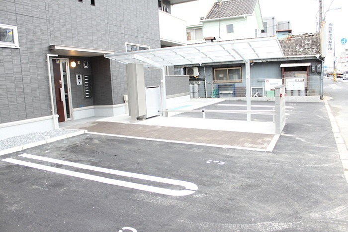 カーサ・アッザレア  駐車場