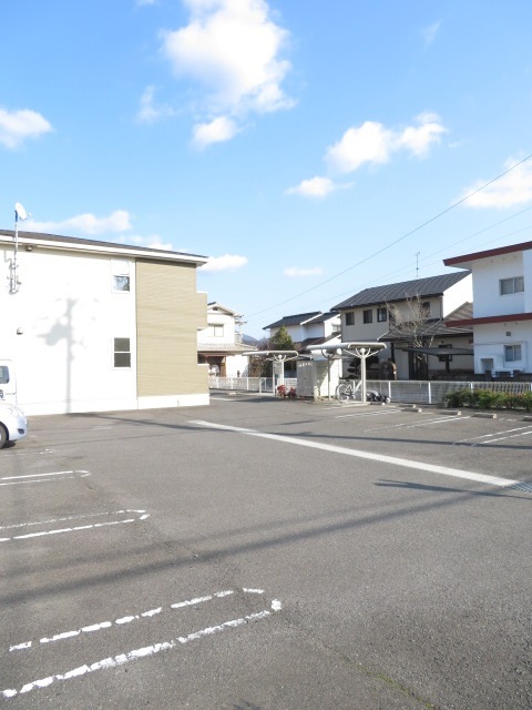 サン・ユイットＡ 駐車場