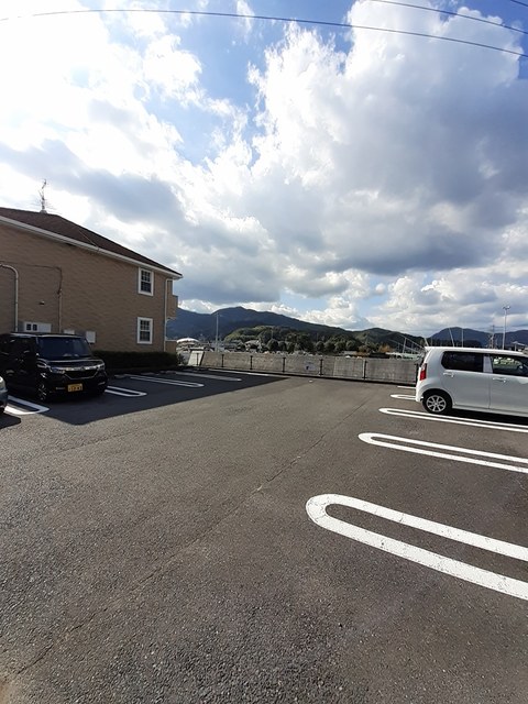 ニューハーバーライト 駐車場