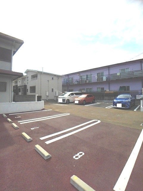 ルピナスⅡ 駐車場