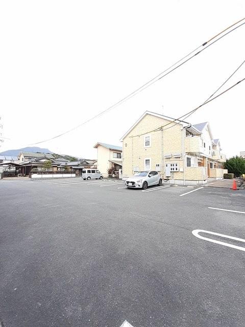 フレーズアンソレイエＣ棟 駐車場