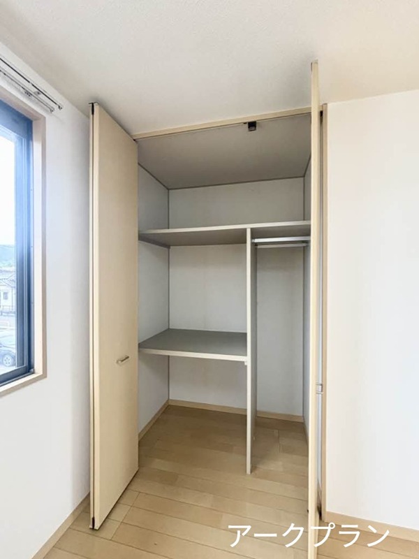 バリュージュ新町　A棟 収納