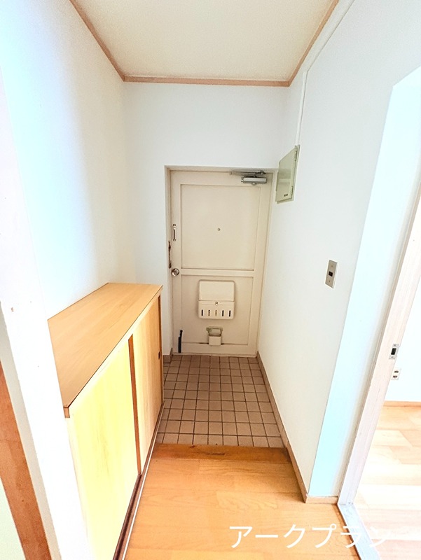 アースマンション花岡 玄関