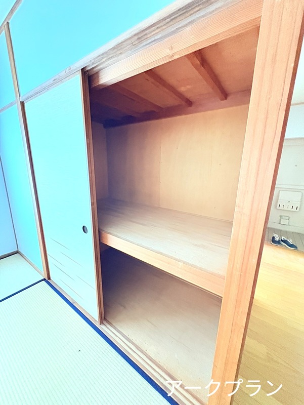 アースマンション花岡 収納