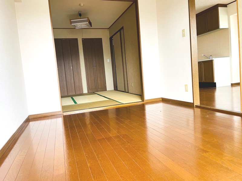 エンブレム麻里布Ⅱ リビング